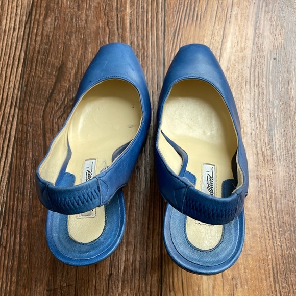 Brian Atwood Blue Slingback Pumps. Very good preowned condition. Size 37… - Picture 5 of 10